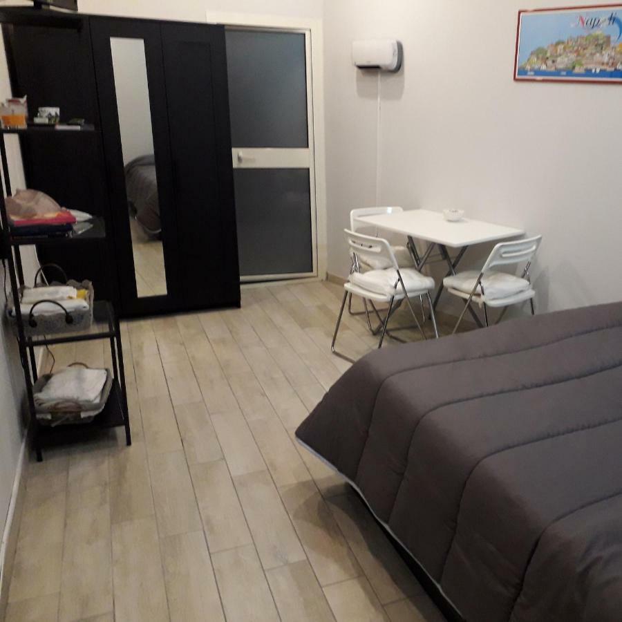 Mini Loft Appartement Napels Buitenkant foto